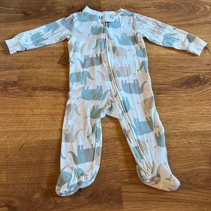 5/$10 Carter’s White Elephant Sleep and Play Pj 9m